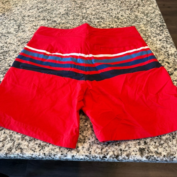 Vineyard Vines Mens 7" Board Shorts Red with White/Blue Stripes - 32 - Picture 2 of 4